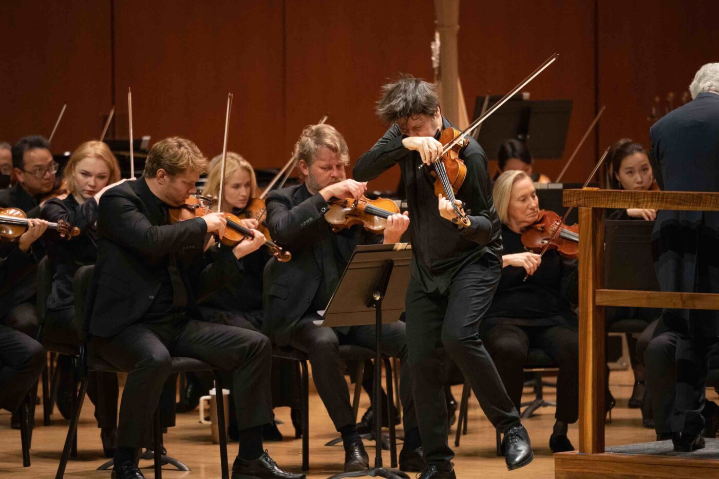 Review Violinist Joshua Bell performs new commissioned work at ASO