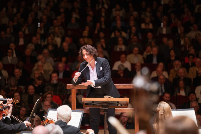 Review: ASO’s restraint pays off in Beethoven’s transitional symphonies