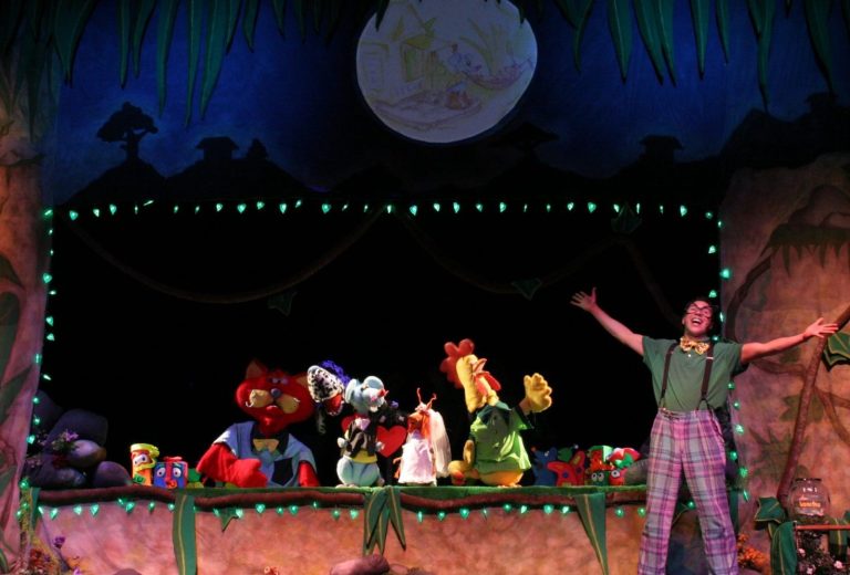 Center for Puppetry Arts’ Latine rock musical ‘La Cucarachita Martina’ is a lesson in inclusivity