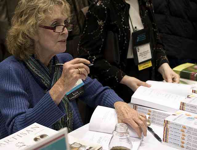 Review: Novelist Lee Smith explores lives of “Guests on Earth,” plagued by mental illness