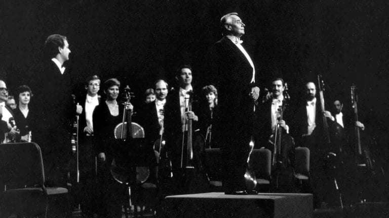 Robert Shaw conducts the Atlanta Symphony Orchestra.