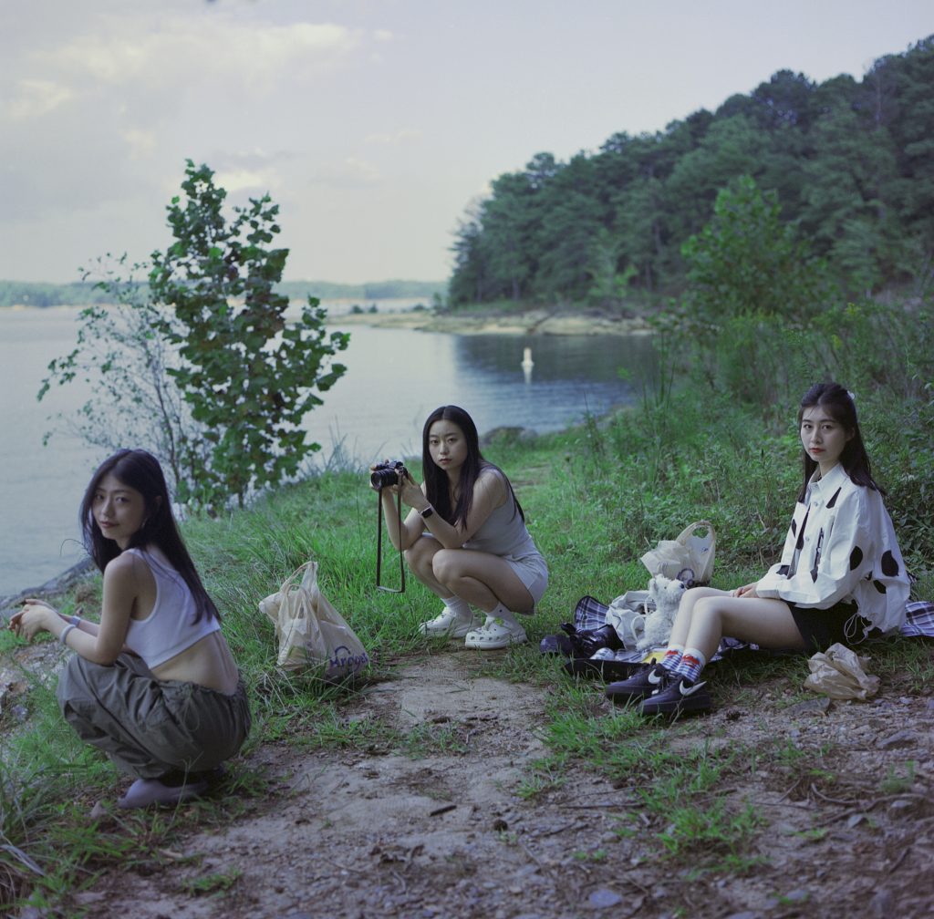 Jinjin Li captures fleeting friendships in a temporary place - ARTS ATL