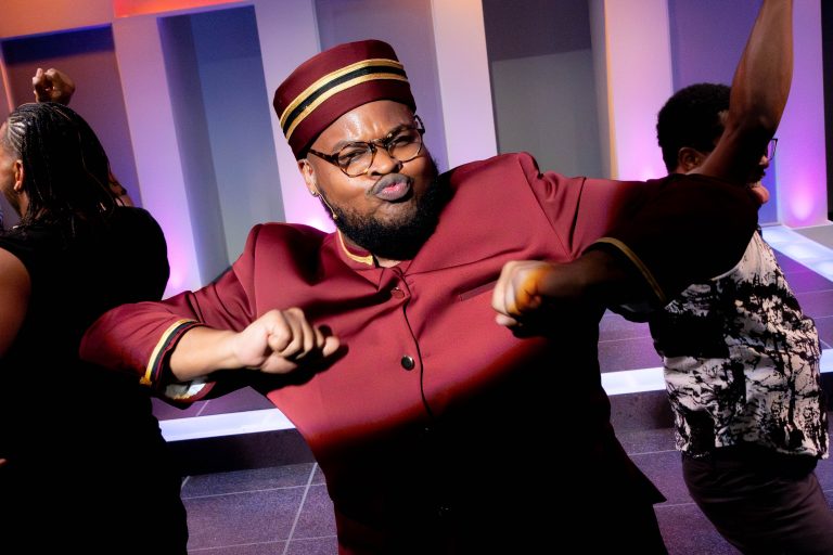 Review: ‘Strange Loop’ at Actor’s Express turns mirror upon mirror for a fascinating reflection 
