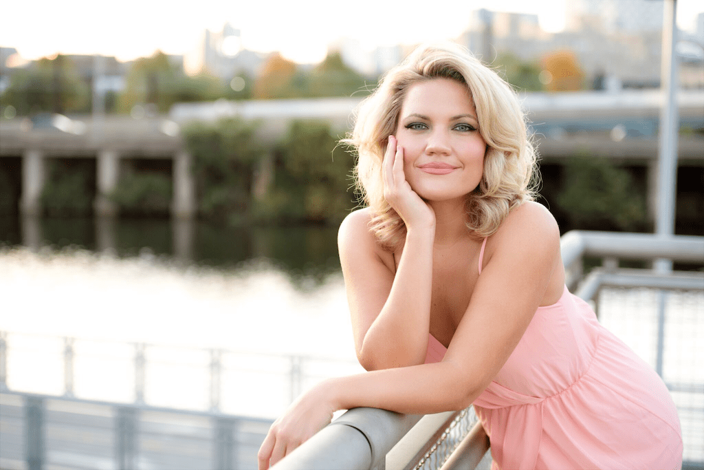 Pianist Julie Coucheron poses outdoors.